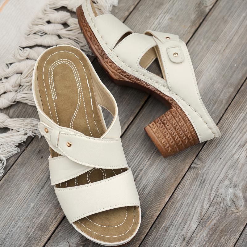 Летние тапочки женские роскошные уличные пляжные нескользящие женские сандалии на плоской подошве женские модные дизайнерские тапочки большого размера 43