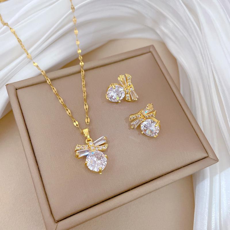 Butterfly Micro Inlaid Necklace Earring Set, Light Luxury Micro Inlaid Personalized Temperament Banquet Earring Combination
