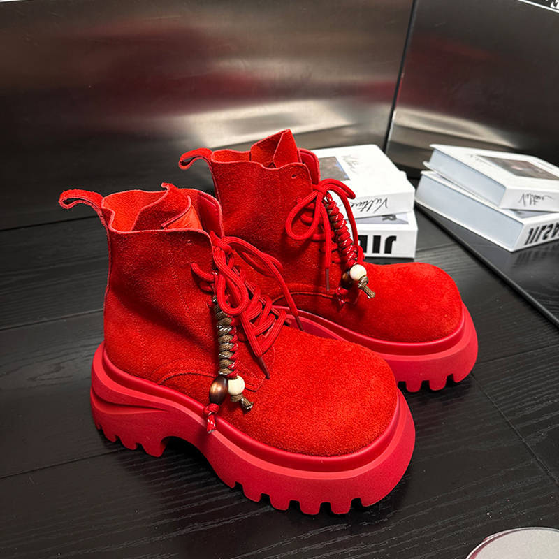 Европейские мартинсы на толстой подошве с увеличением роста женские 2025 осень новые универсальные с большим носком на шнуровке маленькие ботинки-локомотивы короткие ботинки
