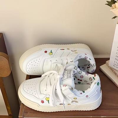 Обувь женская 2025 новая весенняя студенческая на плоской подошве универсальная популярная обувь для скейтборда весна и лето ins трендовая обувь спортивная маленькая белая обувь