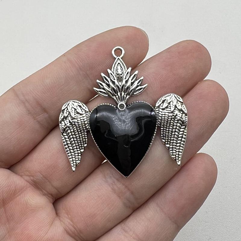 Ретро Готический Набор Серьги и Ожерелье с Крылатым Сердцем