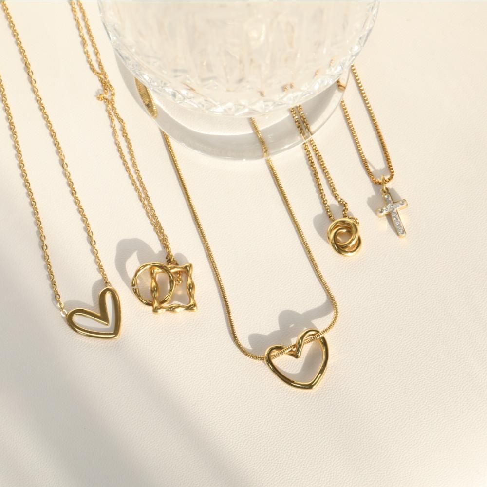 Geometric Hollowed Pendant Fashion Necklace Custom 18k Gold Plated Non Tarnish Necklace Stainless Steel Heart Necklace for Women