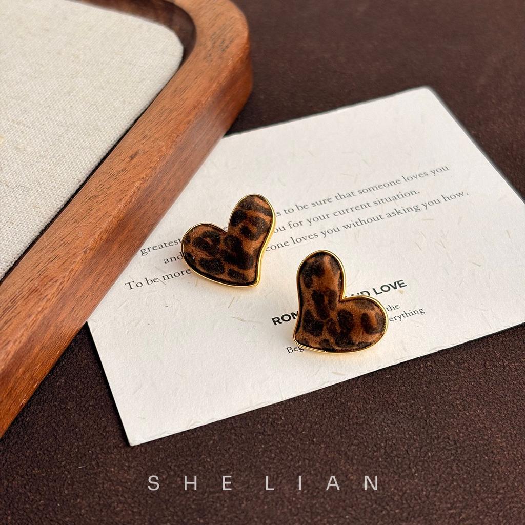 Maillard sweet and cool leopard print love stud earrings autumn and winter Hong Kong style retro flocking earrings silver needle design sense fashion