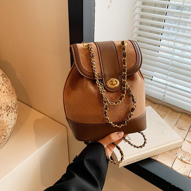 Рюкзак женский 2024 Новая модная сумка-ведро с цепочкой Универсальный повседневный рюкзак премиум-класса Дорожная сумка Tide