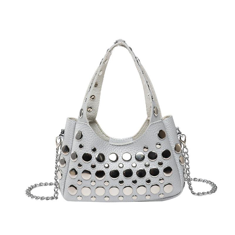 2025 весна новая сумка с заклепками корейская версия модной сумки на плечо нишевая универсальная женская трендовая сумка-мессенджер подмышку из ПУ