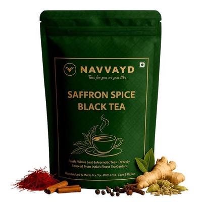 Navvayd Черный чай со специями и шафраном, с кашмирским шафраном и специями для повышения энергии, листовой — наслаждайтесь горячим или холодным (50 г)