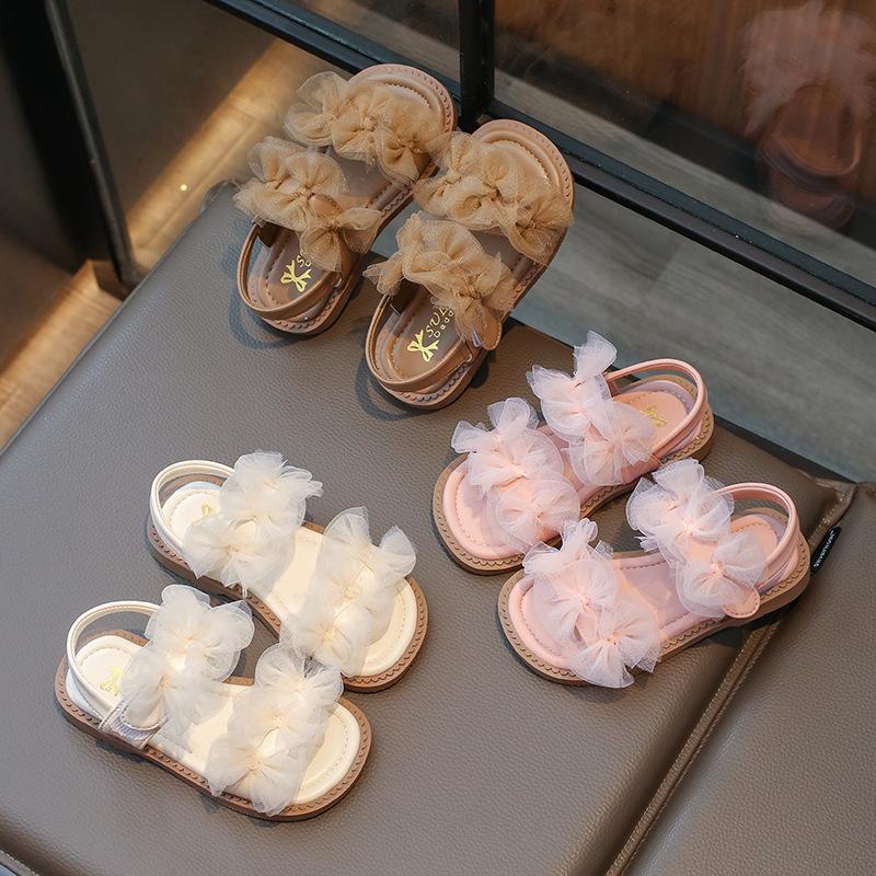 Сандалии для девочек, летние, новые детские сандалии принцессы в повседневном стиле, модные детские сандалии на плоской подошве с открытым носком и кружевным бантом для свадебной вечеринки