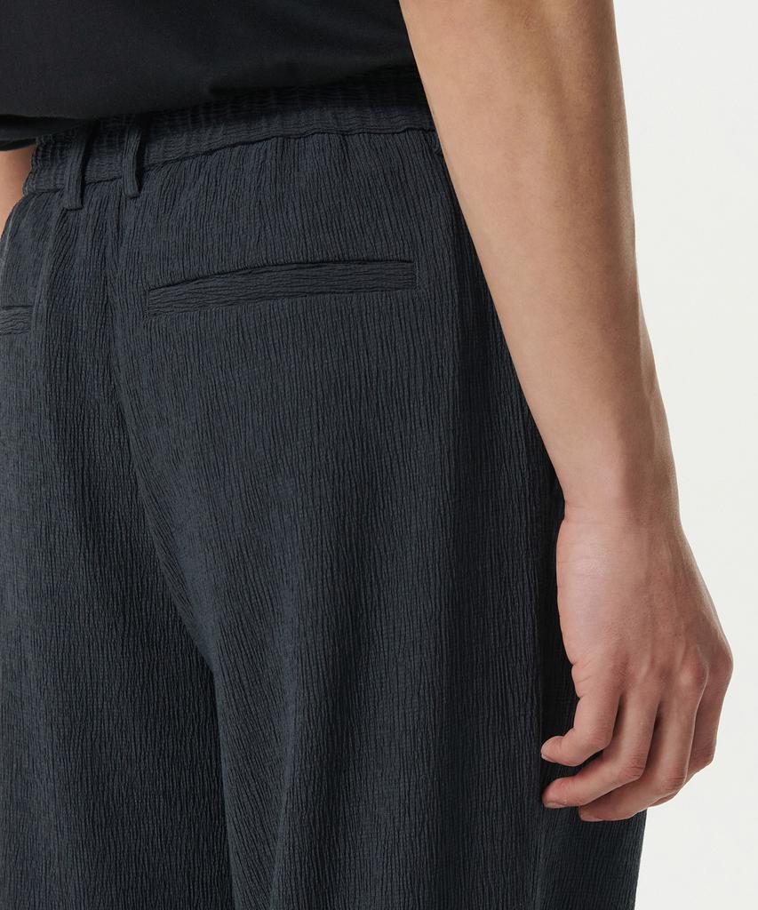 MUSINSA STANDARD Crinkle One-Pleat Wide Elastic Waist Pants [Iron Gray]