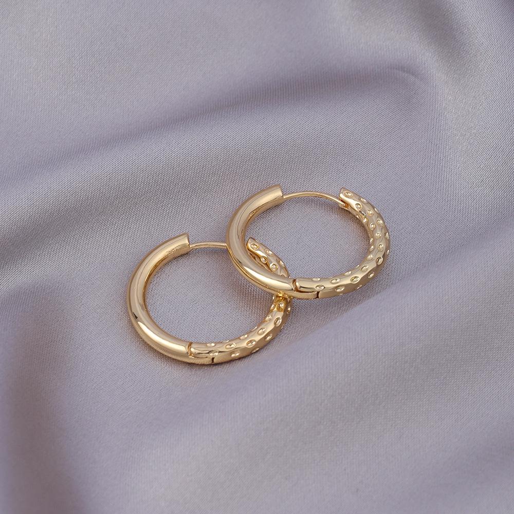 Серьги-иглы из серебра 925 пробы: Легкая роскошь, высококлассные пусеты и универсальный нишевый дизайн в виде колец для работы и стиля