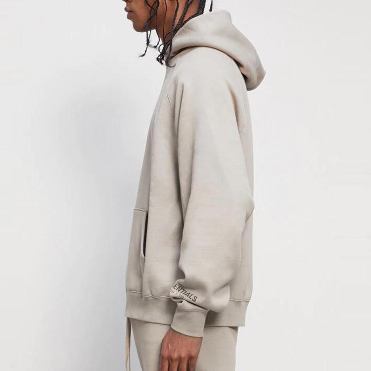 Fear of God Essentials Флисовая толстовка с нашивкой-логотипом на плече, унисекс, бежевая, FOG-FW20-310