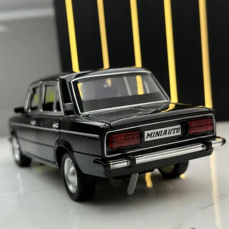 Моделирование 1:24 LADA Винтажная модель автомобиля Литье под давлением Металлические игрушки Транспортные средства Звук и свет Дети Мальчики Подарочные миниатюры Voiture