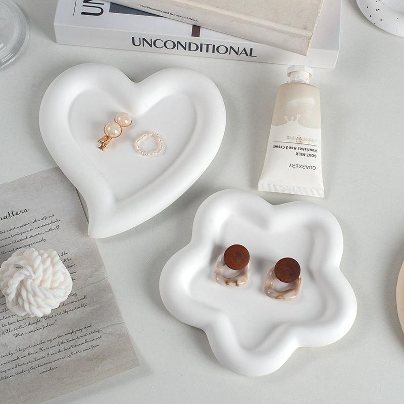Chubby Jewelry Tray Cute Cloud Trinket Dish Decorative Cloud Vanity Key Tray for Rings Earrings Necklace Organizer Bedroom Decor