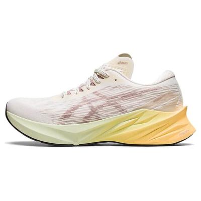 Женские кроссовки Novablast 3 Cream Fawn 1012B288-101