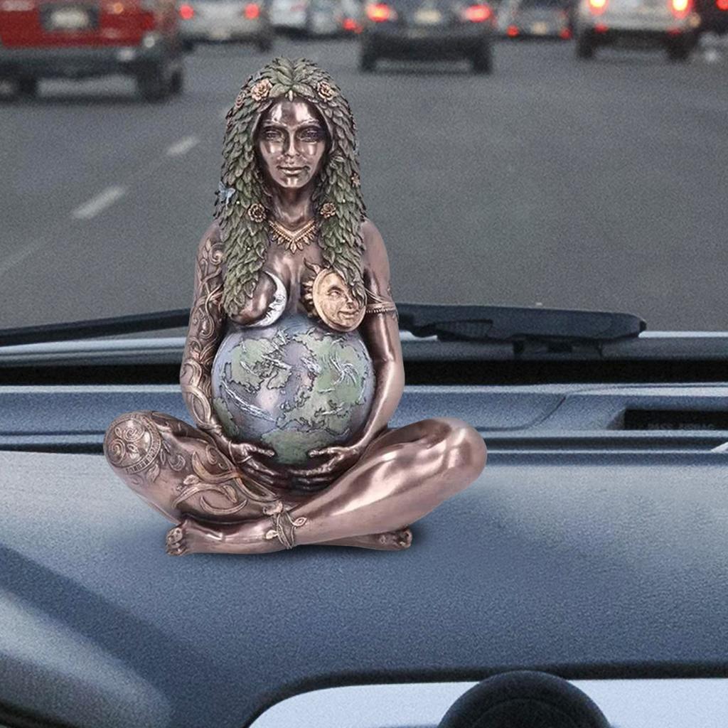 Скульптурные украшения богини земли Гайи-матери-земли