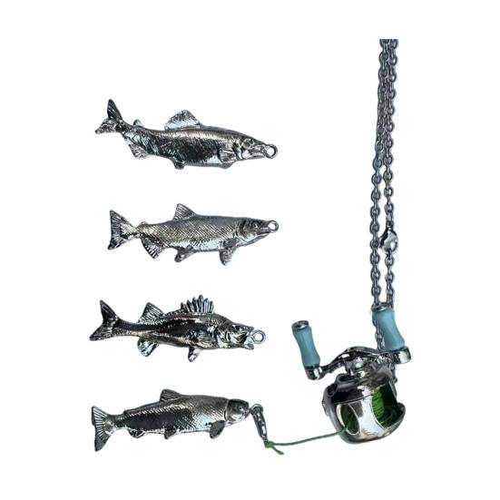 Миниатюрный кулон в виде рыболовной катушки с вращающейся ручкой и съемным направляющим для лески. Многофункциональный рыболовный аксессуар. Брелок для ключей или рюкзака.