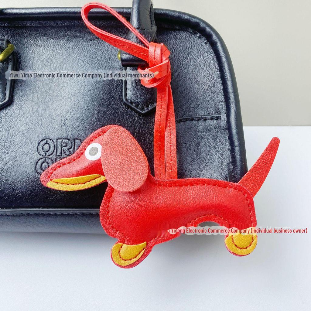 Брелок из искусственной кожи в виде таксы: Милый трансграничный аксессуар для автомобиля и креативное украшение для сумки.