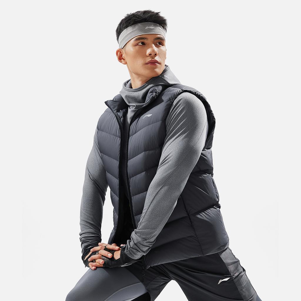 Li-Ning Удобный повседневный универсальный морозостойкий однотонный жилет с воротником-стойкой на молнии простой зимний мужской жилет черный AMRU017-1