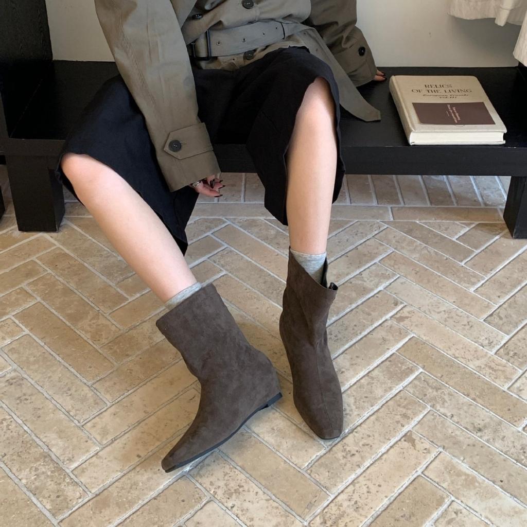 French retro short boots women's autumn new soft leather belt buckle inner slope heel thin Martin boots