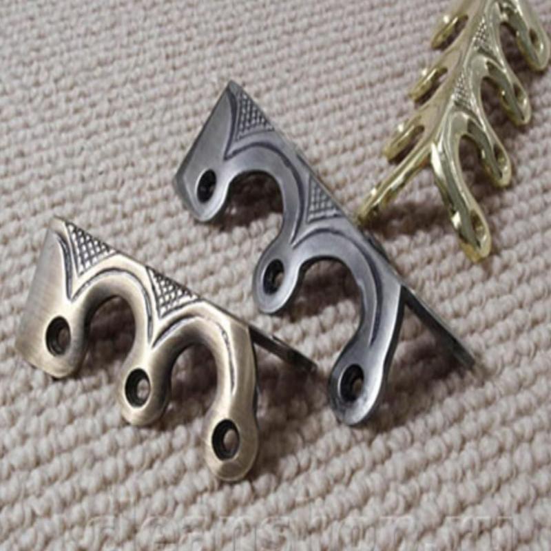 Traditional Aesthetic Elegant Copper Corner Protectors with Chinese Antique Design for Preserving Furniture Edges Corner