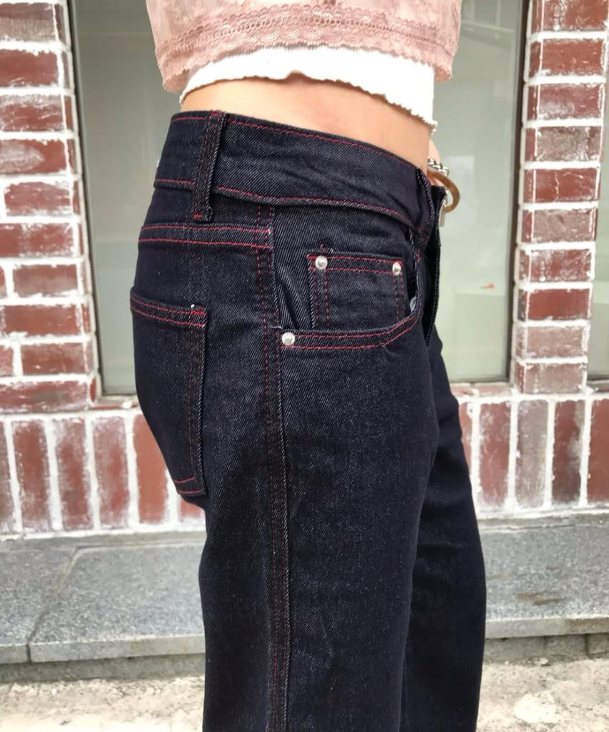 UMBRELLA ON THE GO Женские джинсовые капри 3/4 с низкой посадкой Signature Raw Denim