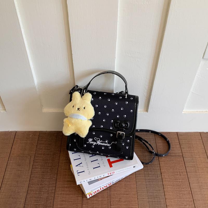 Schoolbag fashionable simple niche design shoulder messenger bag texture bag women's 1011 summer new commuter armpit bag