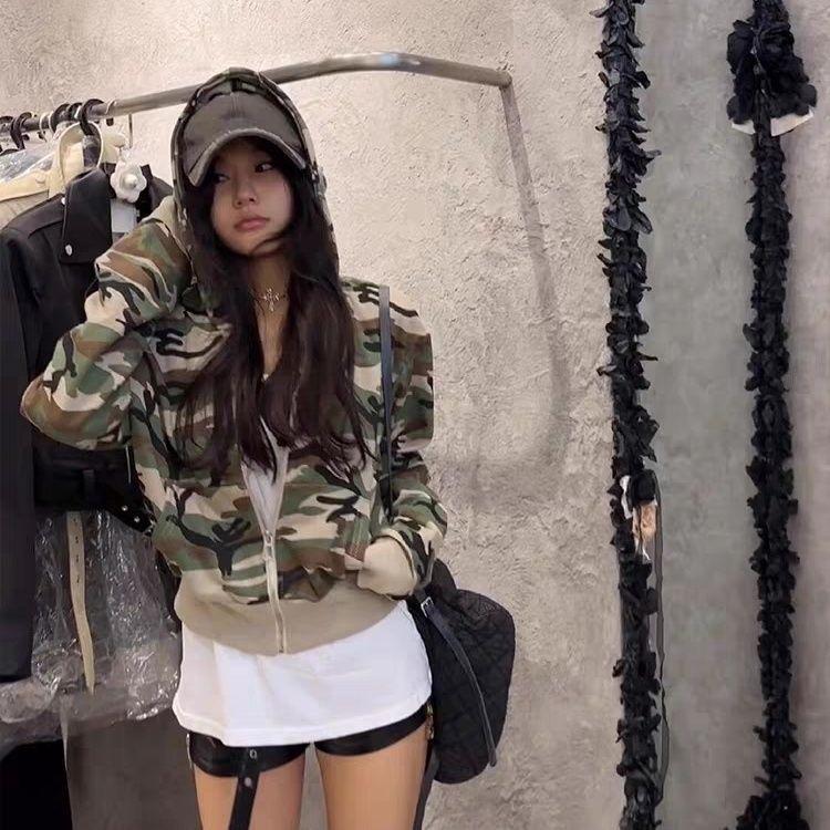 2KWEIRD Y2k Укороченная куртка Винтажная Харадзюку Короткое пальто 2000-е Корейская мода Камуфляжная Толстовка на молнии с капюшоном Гранж