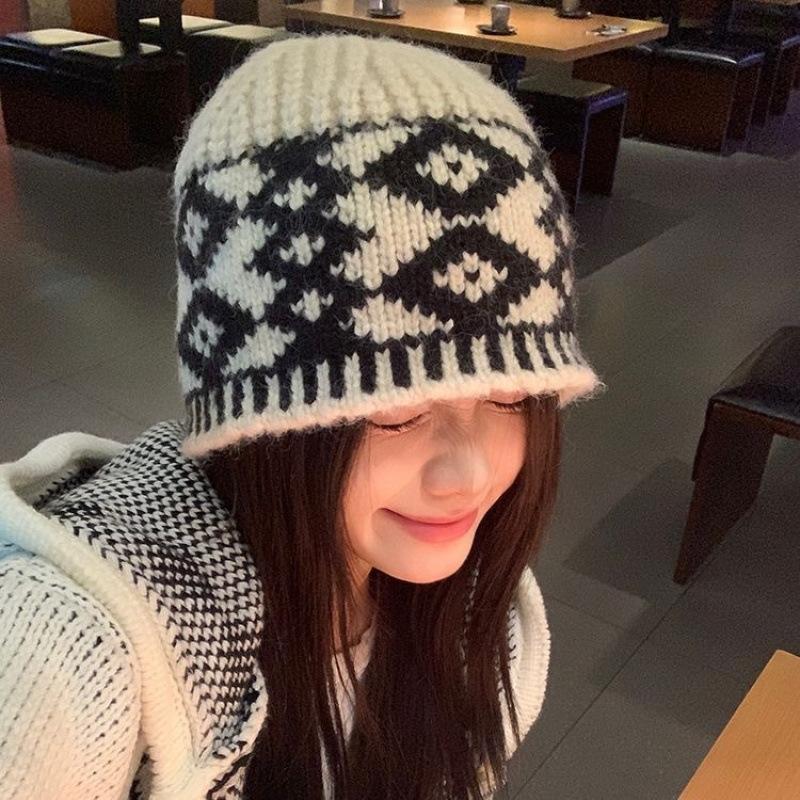 Diamond-shaped versatile bucket hat, cold-proof knitted wool hat, niche pullover hat, fisherman hat with vintage jacquard design