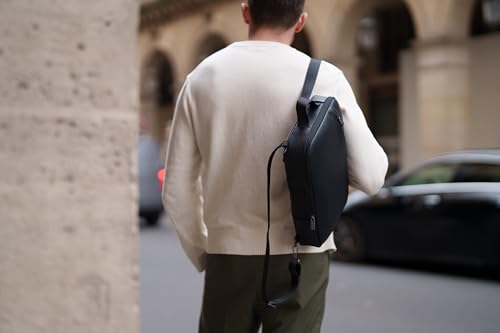 Moleskine Business Bag, Fits 13-inch Laptop, Backpack, Classic Professional, Vertical Design, New Model, Black, One Size