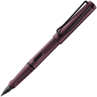 Перьевая ручка LAMY Safari Scarlet Эргономичный захват и полированная сталь Размер EF Идеально подходит для письма и каллиграфии В комплекте картридж с синими чернилами LAMY T10 -