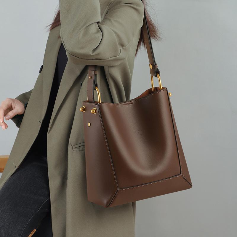 Senior Sense of Fashion One-shoulder Bucket Bag All-in-one Tote Crossbody Bag Light Luxury Leather Women's Bag