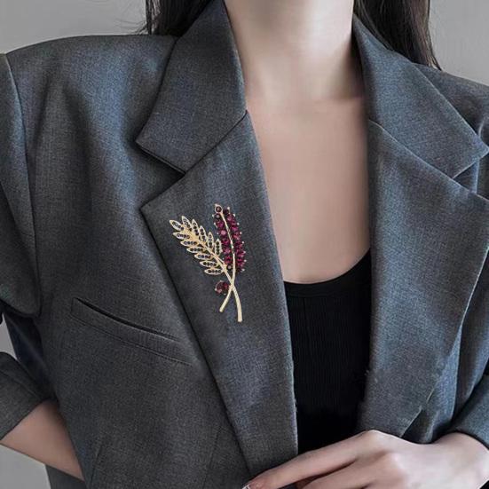 Креативная брошь в форме листа, блестящие стразы, инкрустированная булавка, костюм, шаль с лацканами, значок, пальто, аксессуары, ювелирные изделия, подарок
