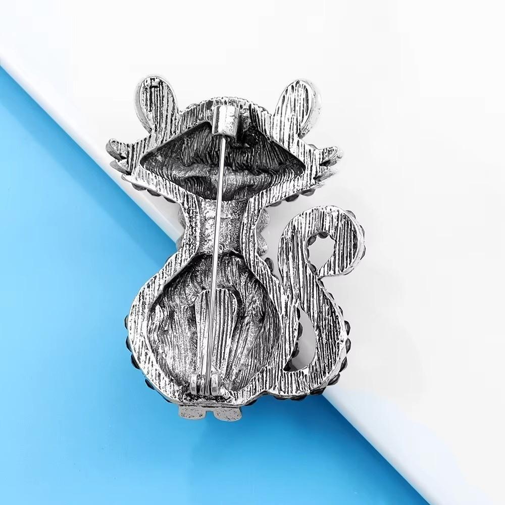 Lovely Design Cat Brooches Rhinestone Vintage Pin Feminine Style Animal Brooch Party Accessories