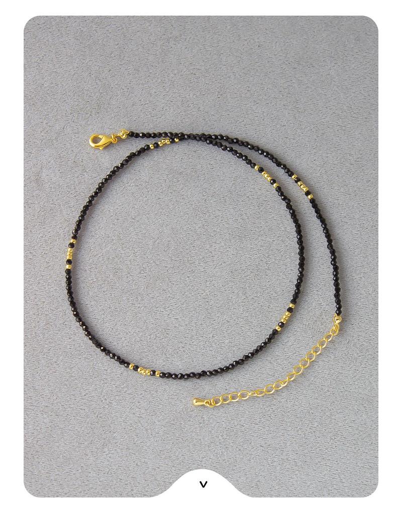 Стиль корейского блогера: Элегантное золотое и черное ожерелье-чокер из бусин, изящное и блестящее для шикарного многослойного образа.