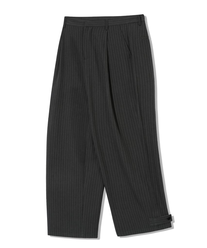 TRILLION One-Pleat Stripe Button Strap Wide Slacks [Charcoal]
