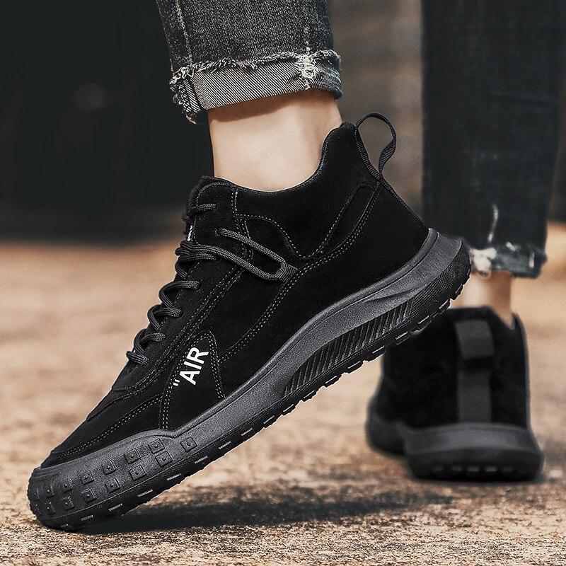 Мужские осенние и зимние спортивные ботинки телесного цвета. Удобная легкая рабочая обувь. Дышащие модные трендовые спортивные ботинки. Бионические ботинки.