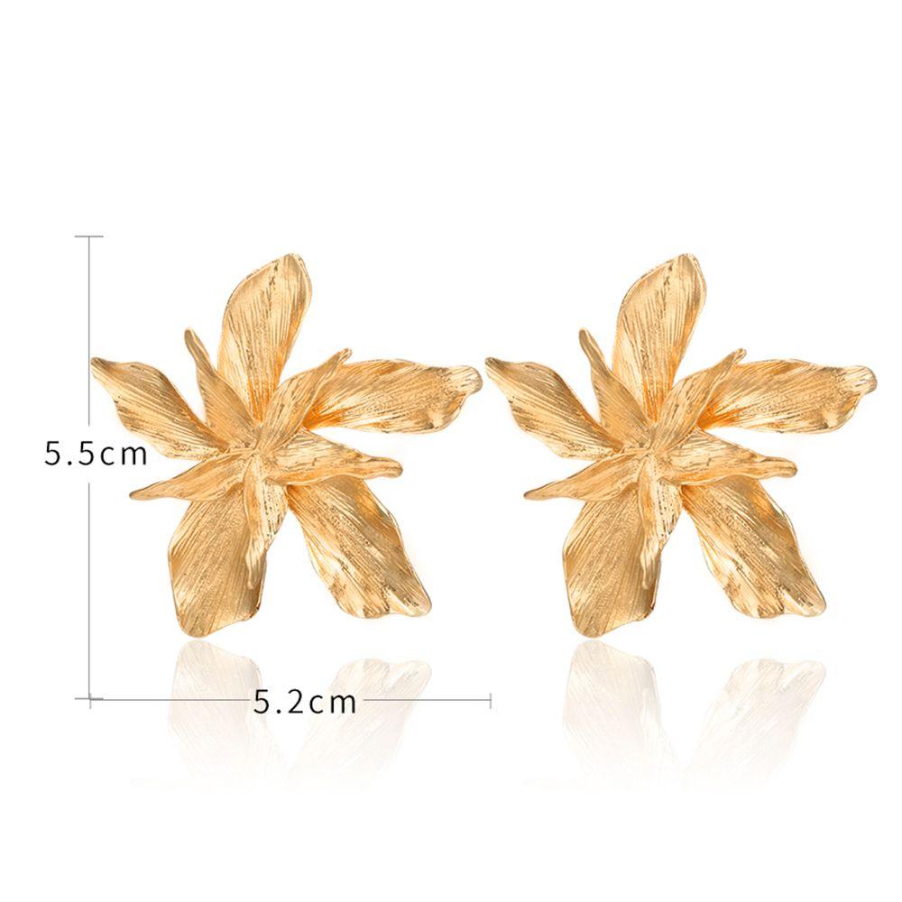 Серьги-гвоздики из металла в виде подвески в виде большого цветка с подвеской в виде цветка