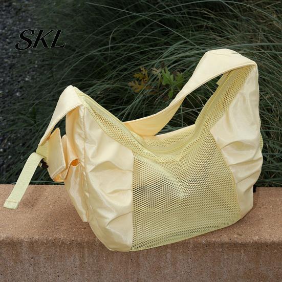 Escape-proof Pet Travel Bag Sling Carrier with Breathable Mesh, Safety Tether, Washable Cat Easy Clean Transport Box Bag, Crossbody for Cats And Small