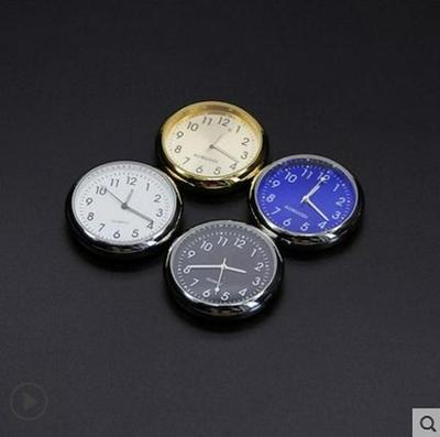 Электронные кварцевые автомобильные часы на клейкой основе 4 см с запуском одной кнопкой