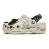 Crocs Классические клоги на платформе EVA Граффити Модный тренд Комфорт Подарочная коробка Обувь с отверстиями Женские Кость и Черный