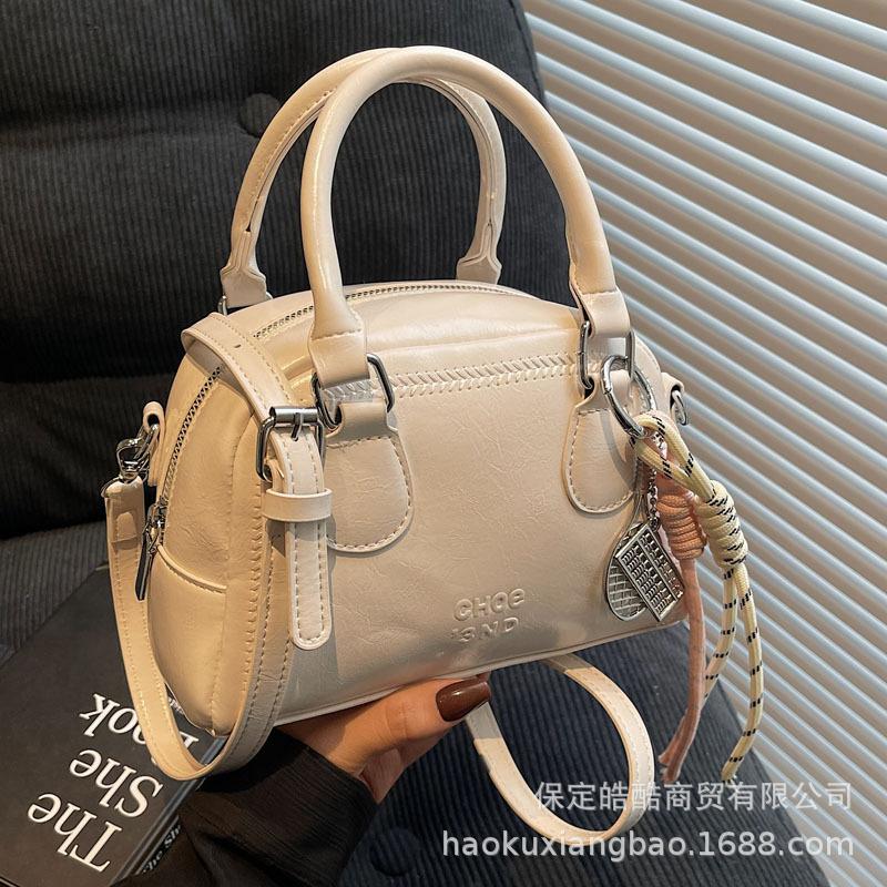 Premium Sense Niche Bag Women's Autumn and Winter Versatile 2025 New Messenger Bag Fashionable Retro Portable Work Small Bag
