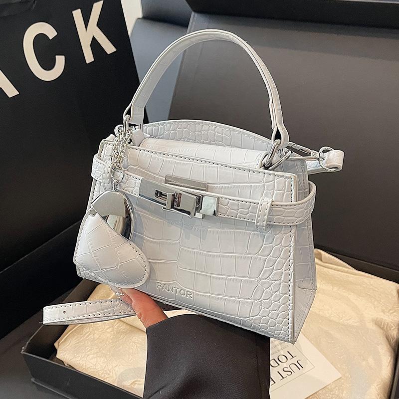 Весенняя Сумка, Женская Сумка на Одно Плечо Crossbody с Подвеской, Высококлассный Стиль, Нишевая Мода для Поездок на Работу, Женская Сумка