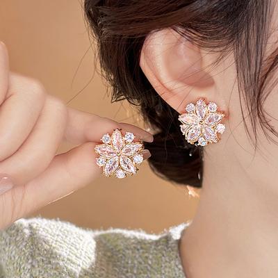 Серьги-цветы, легкая роскошь, высокое чувство моды, супер сверкающие серьги-гвоздики, универсальные серьги для женщин