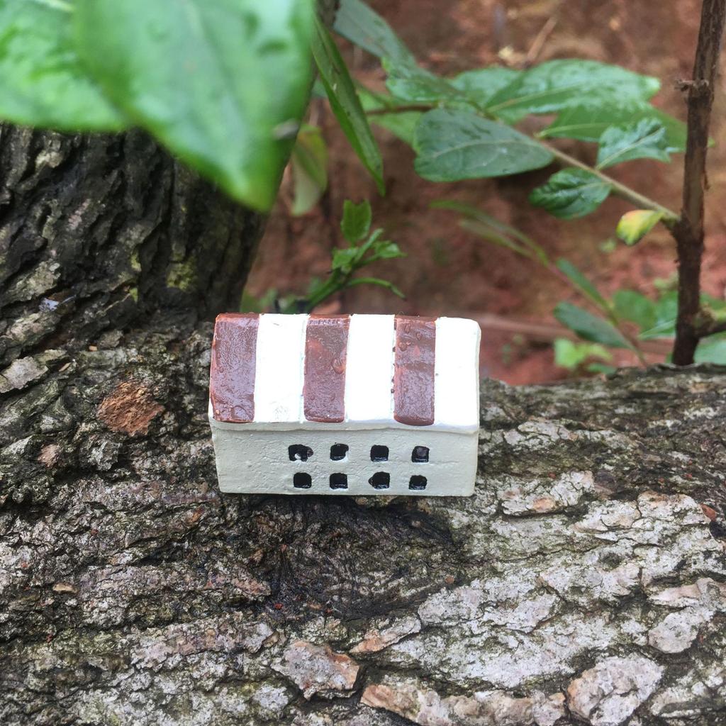 Zakka Sea Love: Micro Landscape Villa Resin Ornaments (Set of 8)