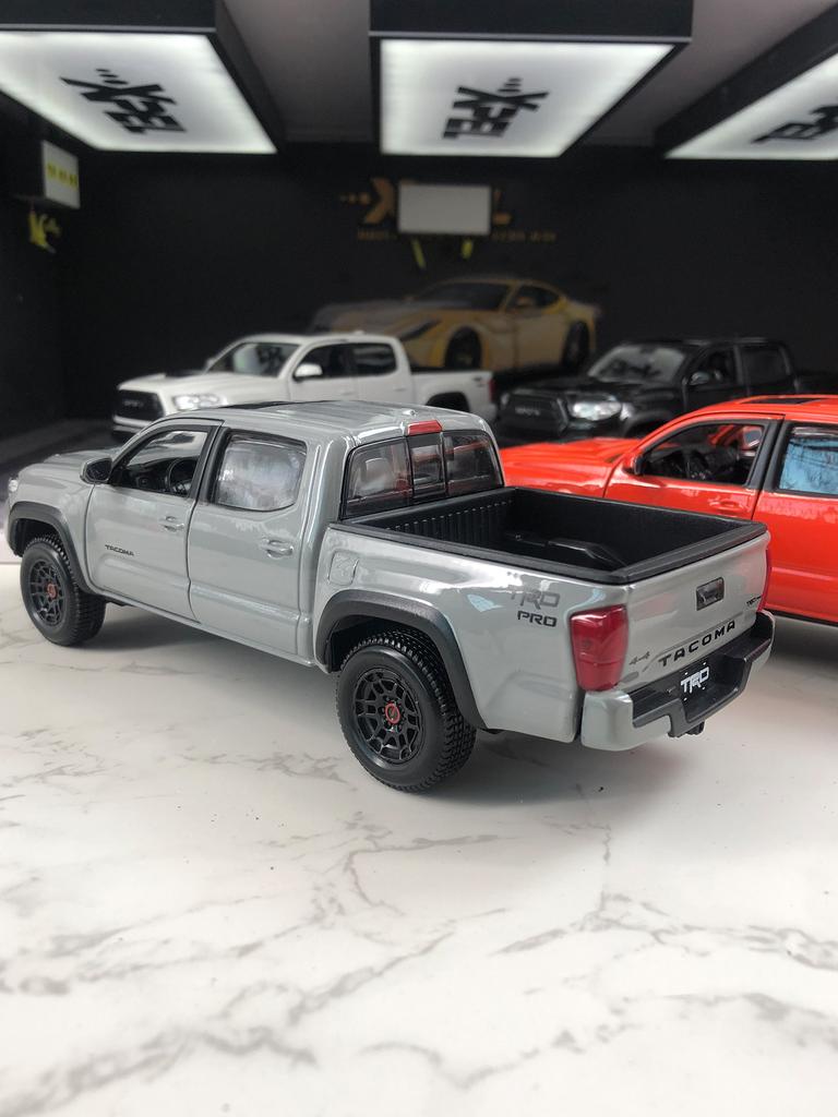 DTEZTU1 Maisto 1:27 Toyota Tacoma TRD Pro 2023 модель автомобиля, металлическое украшение из цинкового сплава, коллекционный подарочный автомобиль