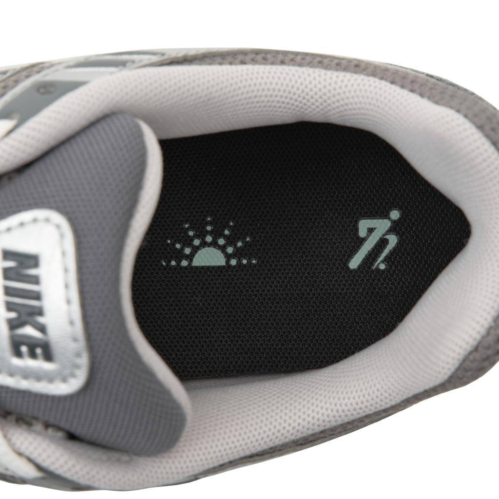Nike P-6000 Кроссовки унисекс на плоской подошве из олова Серый, светло-железный, металлик-серебристый FN7509-029