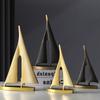 Металлические изделия ручной работы Золотой парусник Геометрическая скульптура корабля Парусник Парусная лодка Яхта Аксессуары для домашнего декора
