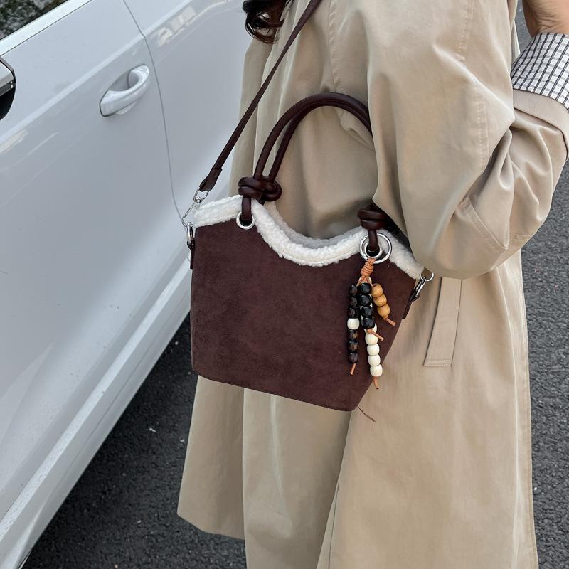 Винтажная матовая коричневая маленькая сумка Maillard женская 2025 новая осенне-зимняя универсальная сумка-мессенджер портативная сумка-ведро