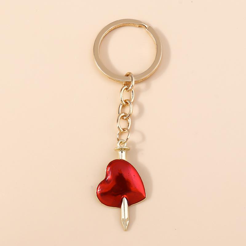 Retro Metal Gothic Love Heart Keychain Charms Steampunk Key Rings Pendant for Women Men Bag Decor DIY Jewelry Gift