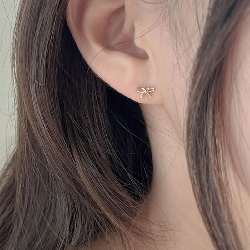 youngglow 14k line ribbon piercing