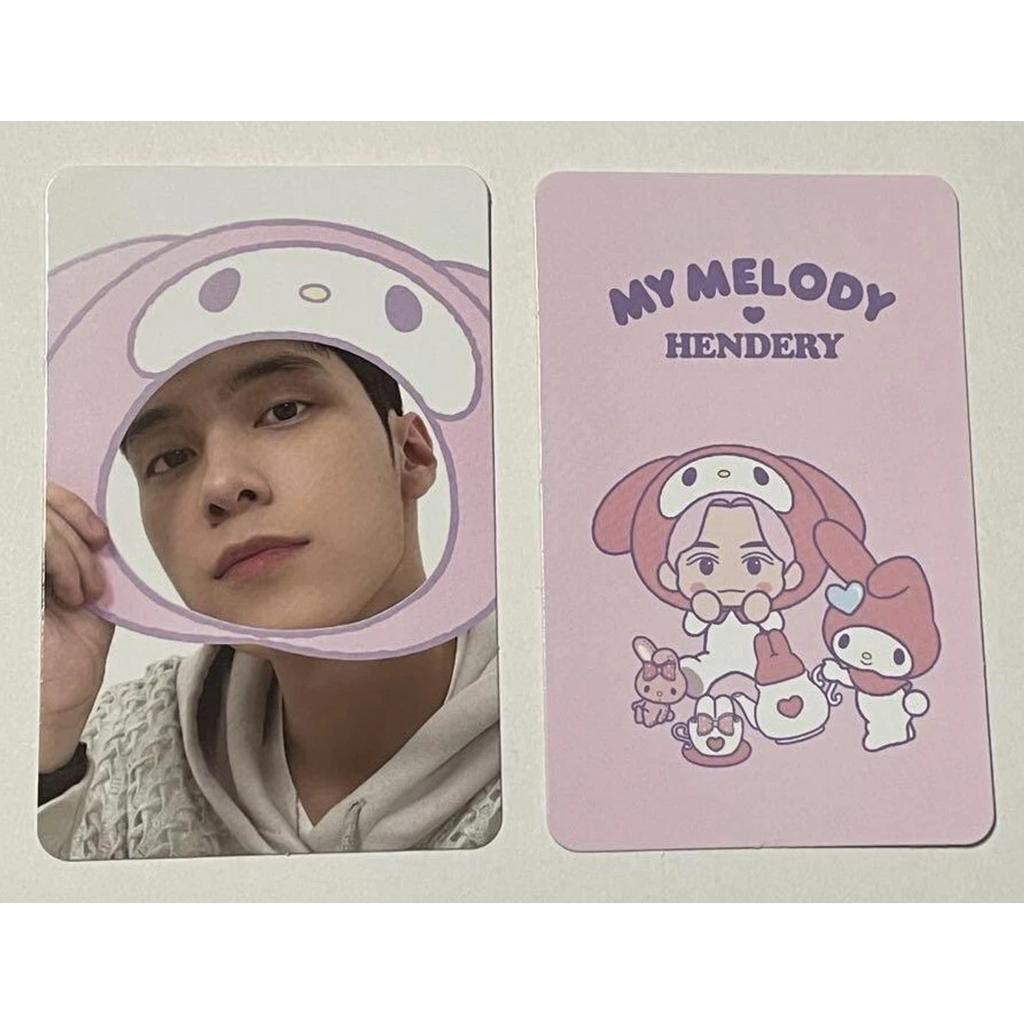 Официальная фотокарточка NCT x ПЕРСОНАЖИ SANRIO, версия B. СЕЛФИ / ПЕРСОНАЖ